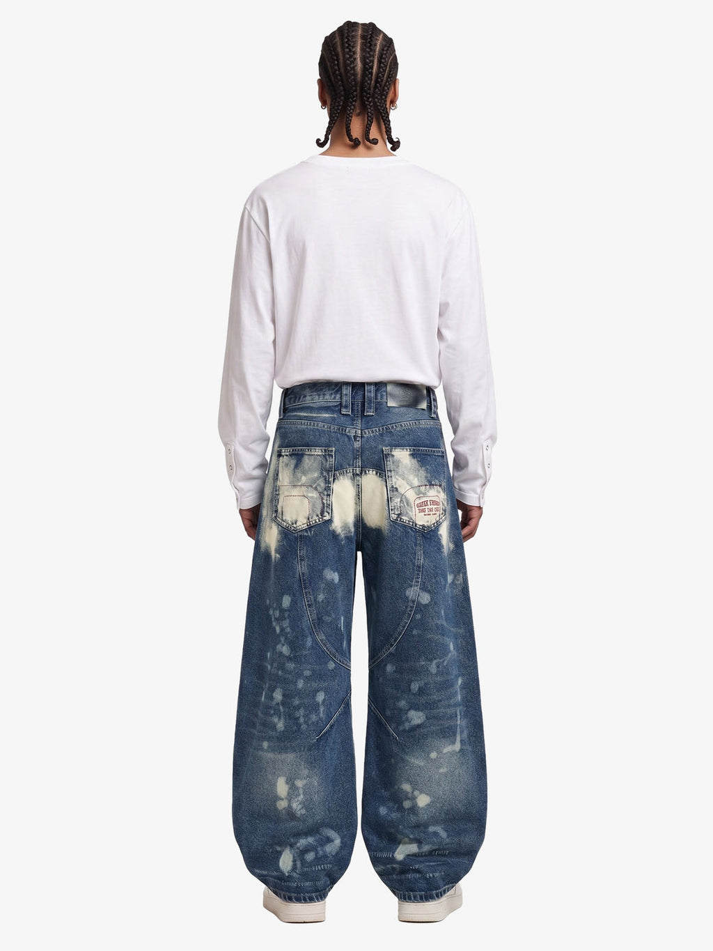 Multi-Eyelet Distressed Gradient Baggy Jeans