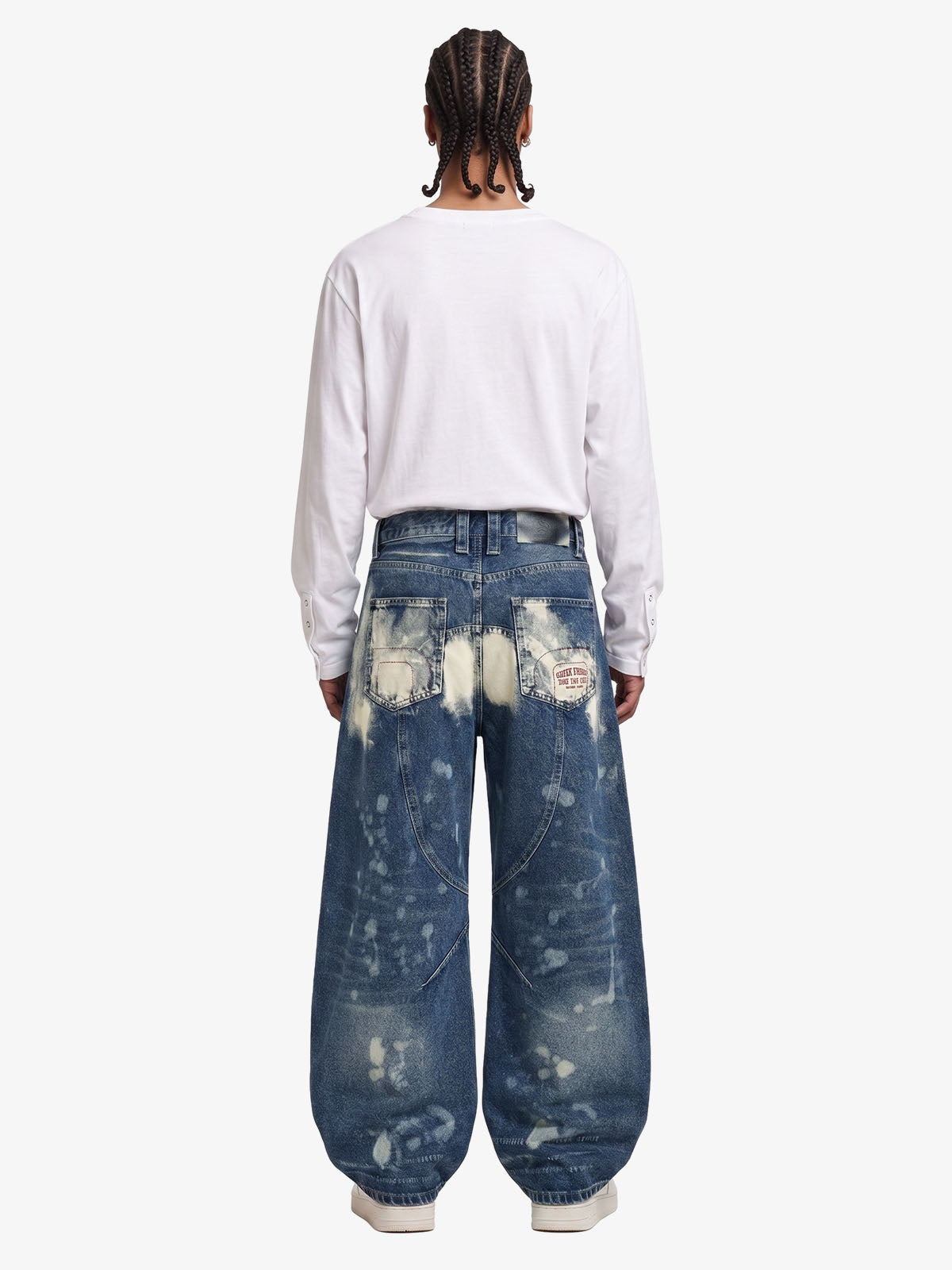 Multi-Eyelet Distressed Gradient Baggy Jeans