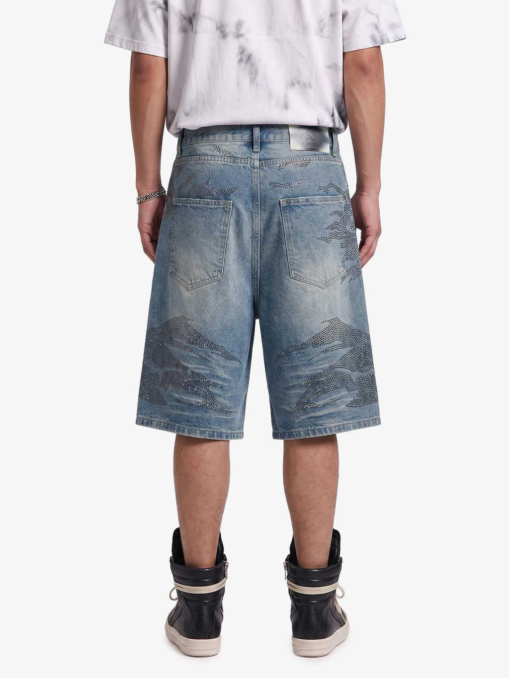 Mountain Motif Bermuda Shorts